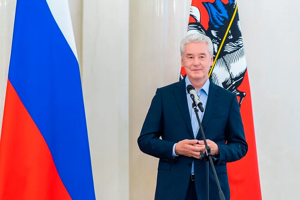 По случаю Дня семьи, любви и верности мэр Москвы Сергей Собянин вручил многодетным семьям столицы государственные награды. Фото: пресс-служба мэра Москвы