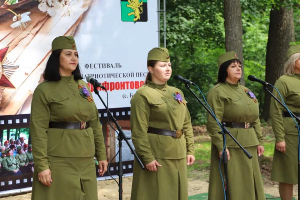 В XII раз творческие коллективы района собрались у землянки «В три наката».