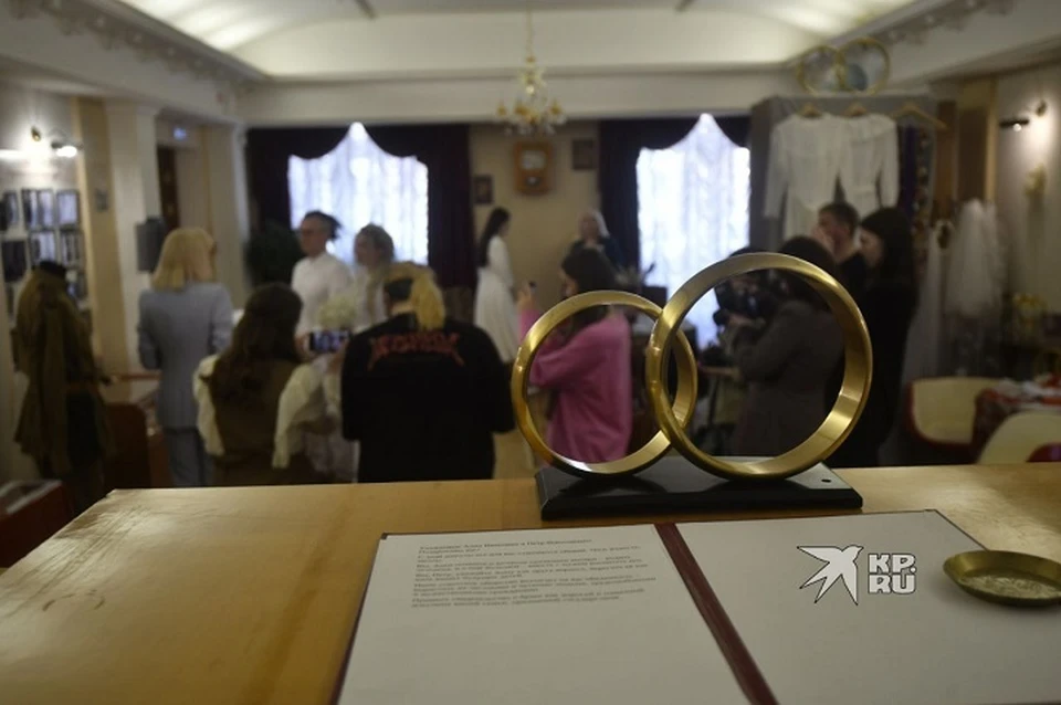 На Урале в День семьи связали себя узами Гименея более 250 пар