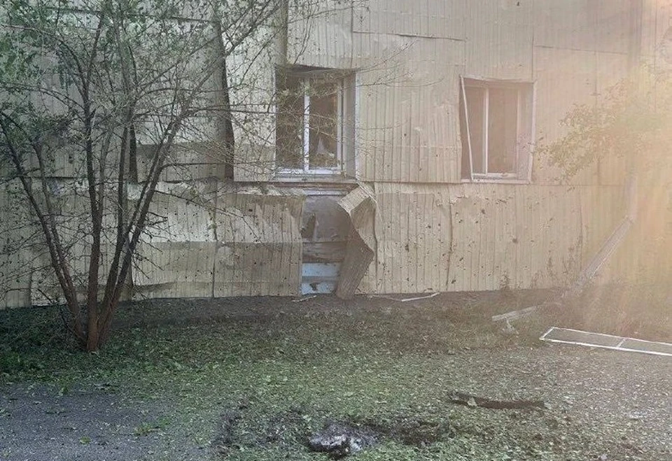 Поврежден фасад двухэтажного дома. Фото Telegram-канала губернатора Белгородской области