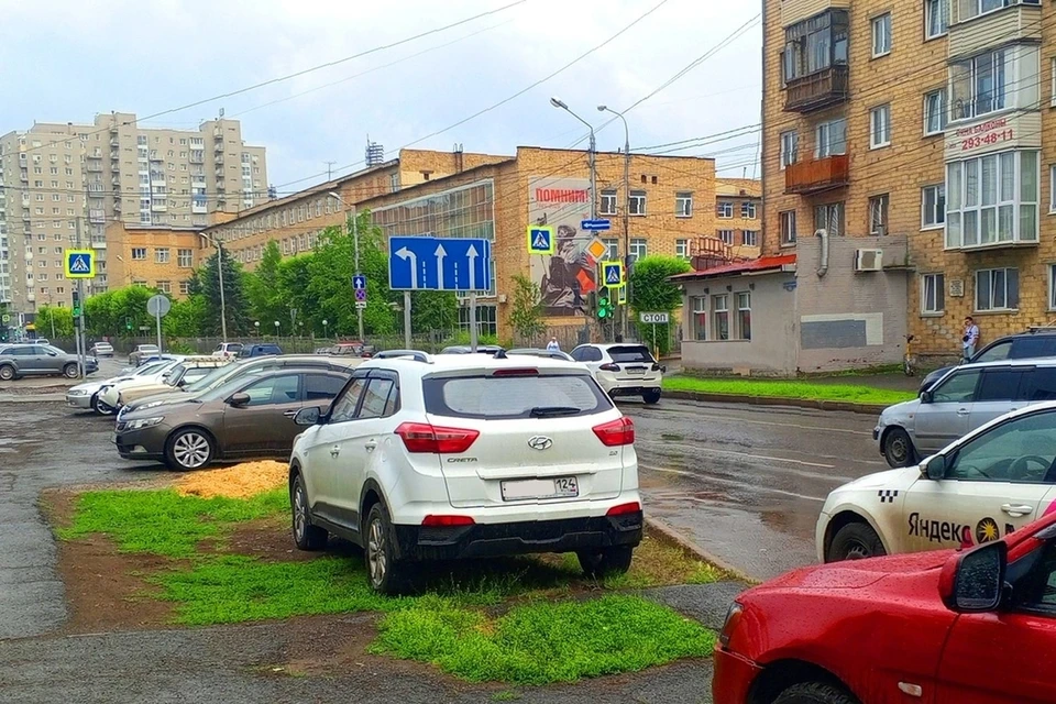 Больше всего штрафов приносит парковка на газонах. Фото: сайт администрации города