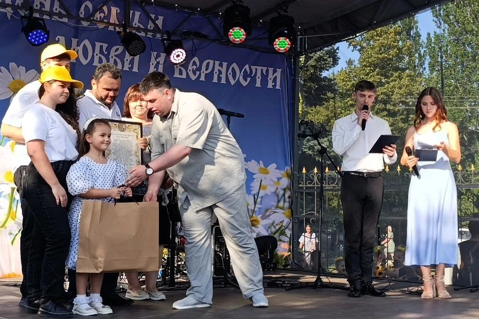 В Ждановке ДНР провели фестиваль любви, семьи и верности. Фото: Филиал фонда «Защитники Отечества» в ДНР