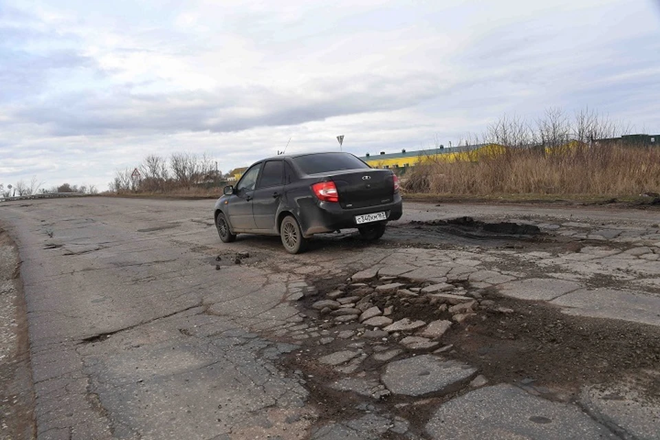 Жители района из-за не имеют возможности добраться до своих домов.
