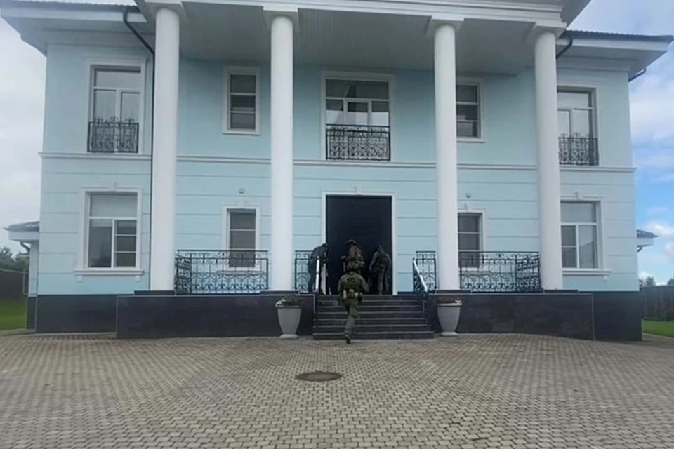 Бизнесмена застали в особняке. Фото: СУ СК России по Республике Коми