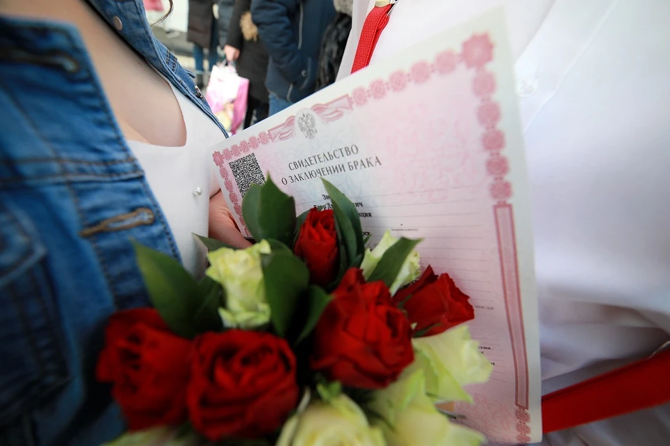 Красноярский депутат предложил награждать за долгий брак
