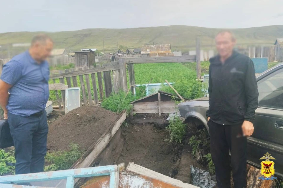 Житель Забайкалья закопал украденный мотоцикл в огороде. Фото: МВД Забайкалья.