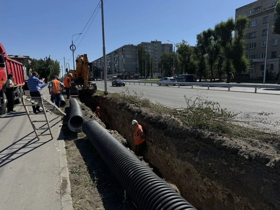 Работы ведутся на аварийном участке. ФОТО: Минстрой ЛНР