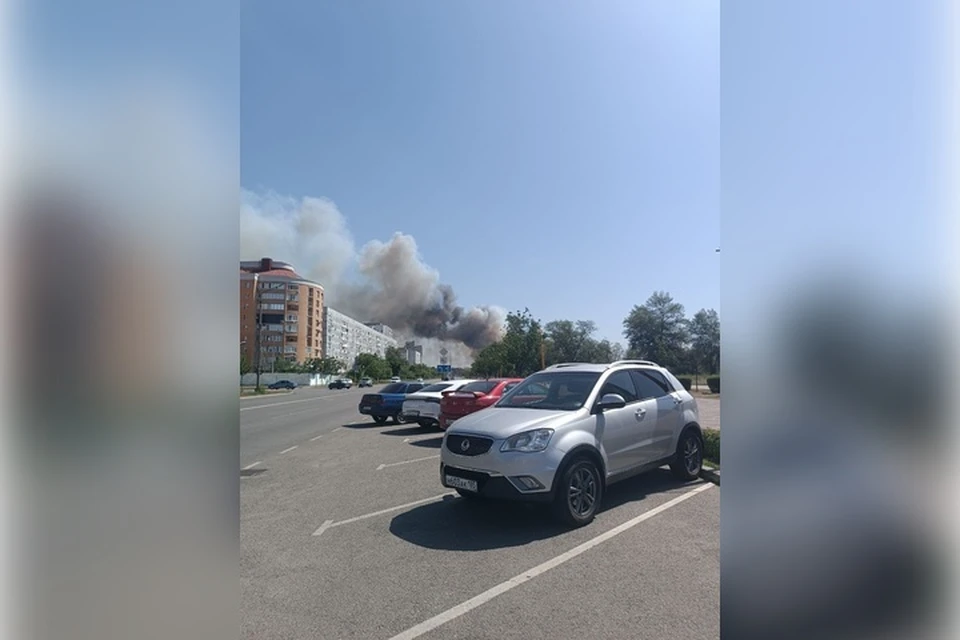 Атаки ВСУ вызвали пожары в Энергодаре и в его окрестностях. Фото: тг-канал Максима Пухова