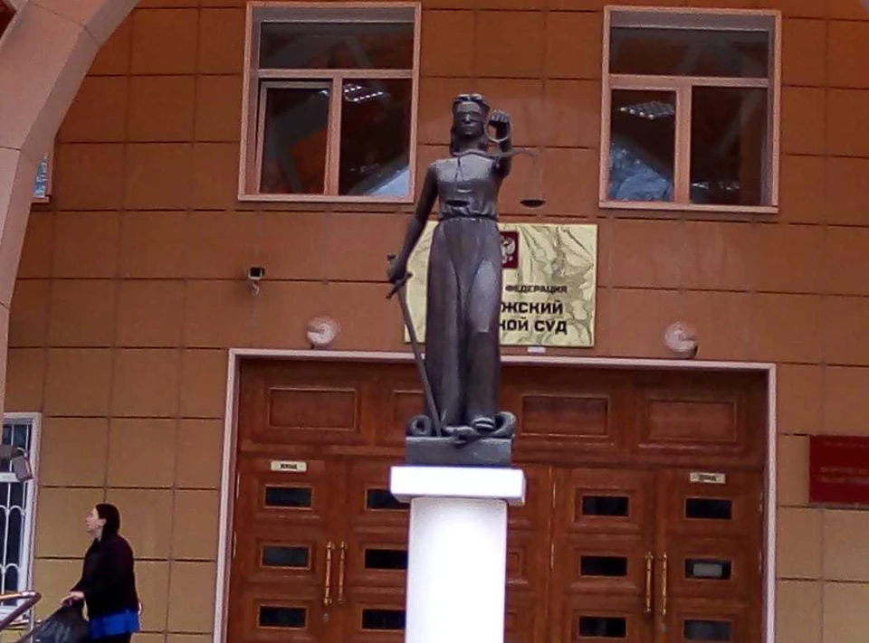 В Воронежском областном суде, видимо, посчитали, что экс-сотрудник СИЗО все же допустил халатность.