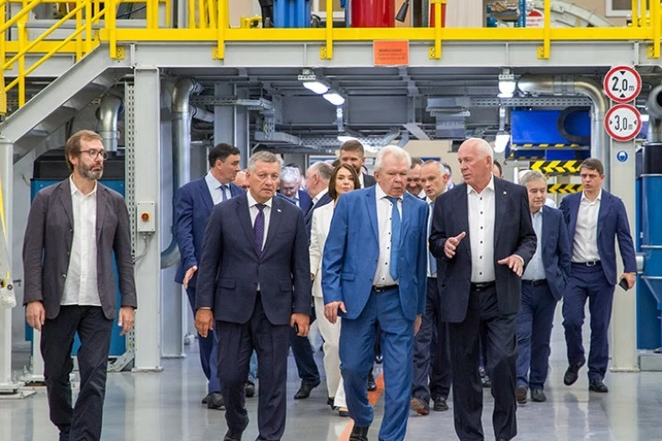 Работу Иркутского авиазавода и производство МС-21 высоко оценил глава Ростеха. Фото: телеграм-канал объединенной авиастроительной корпорации