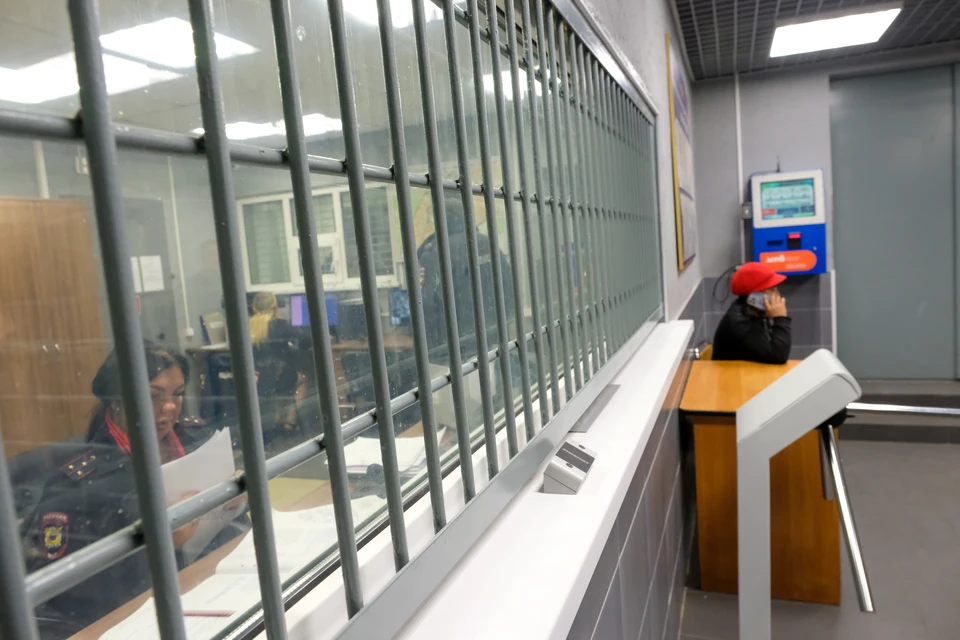 Полиция ищет других подозреваемых по уголовному делу.
