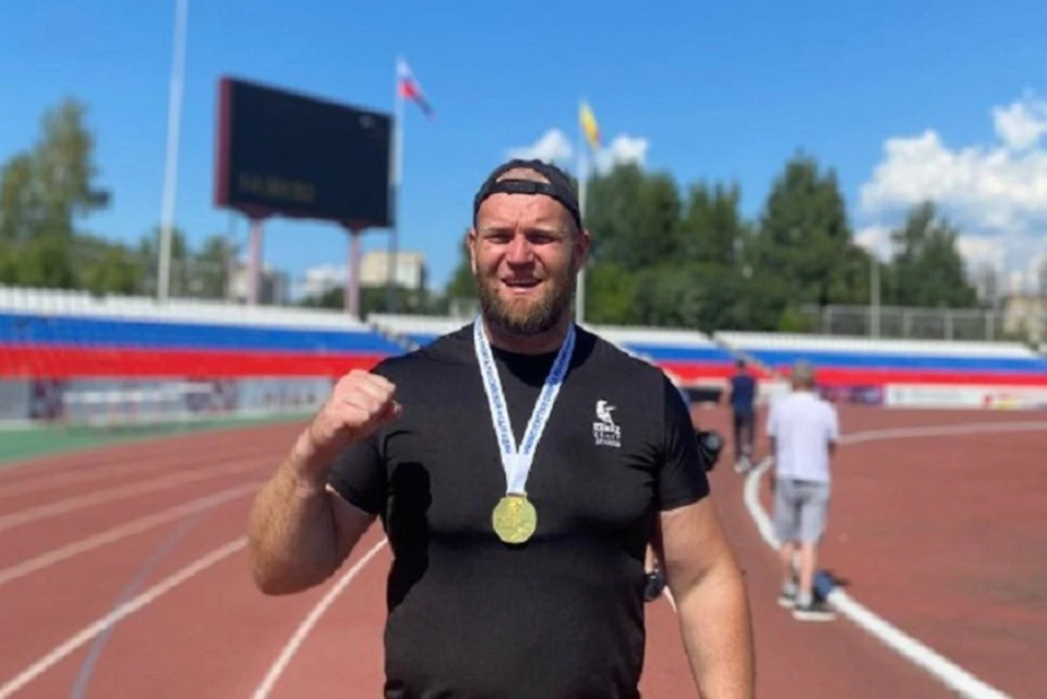 Александр Белобоков стал чемпионом, показав результат 15,58 метров. Фото: ТГ/Мартынов