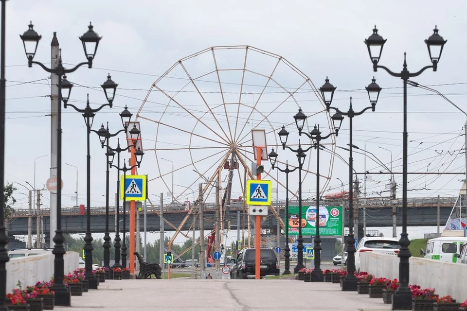 Монтаж колеса обозрения в Барнауле
