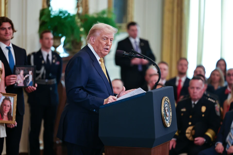 Газета WSJ раскрыла письмо Трампа Эпштейну с эротической картинкой