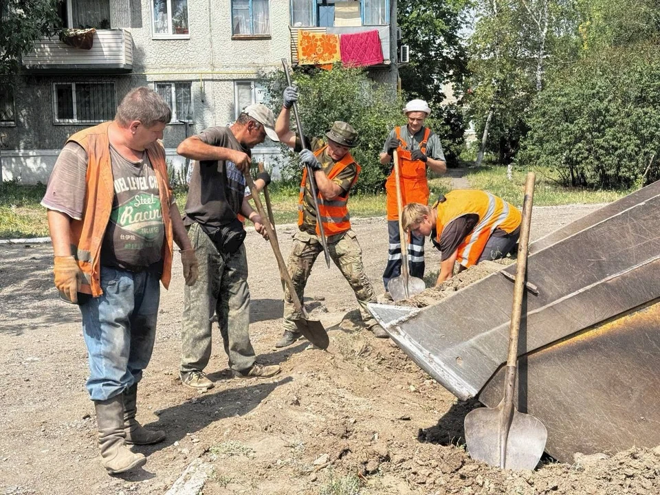 Для ремонта используют демонтированные плиты. ФОТО: ТГ-канал Сергея Колягина