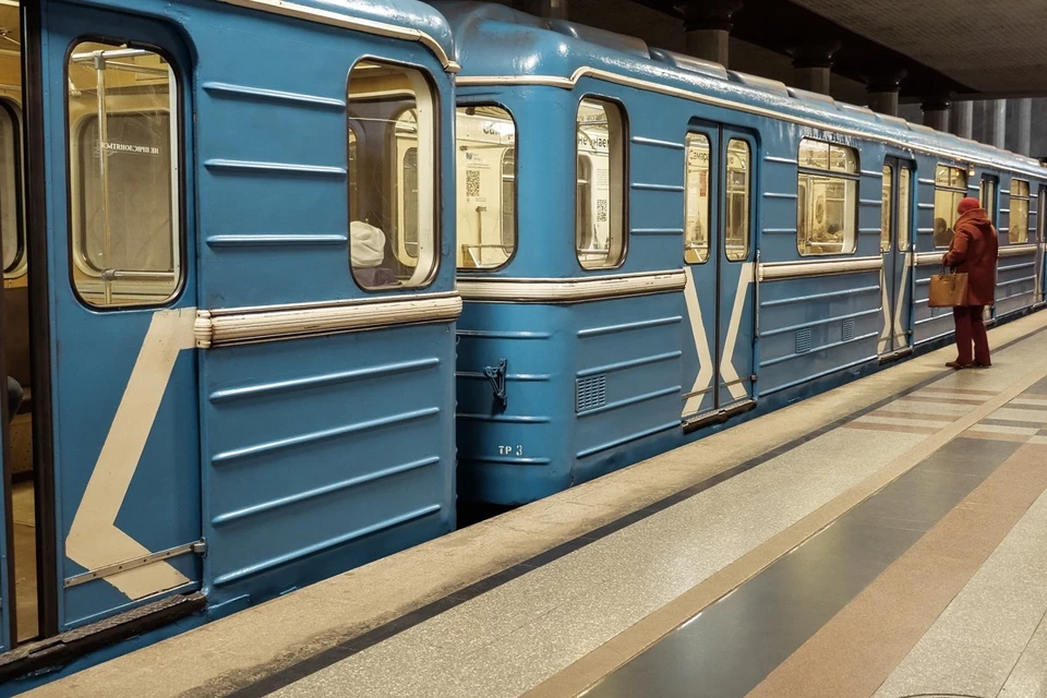 Пассажиры платят за проезд в метро 40 рублей при оплате наличными и 37 рублей – при оплате картой