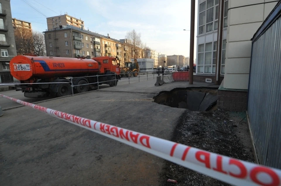 Новосибирцы пожаловались на провалившийся асфальт в Заельцовском районе