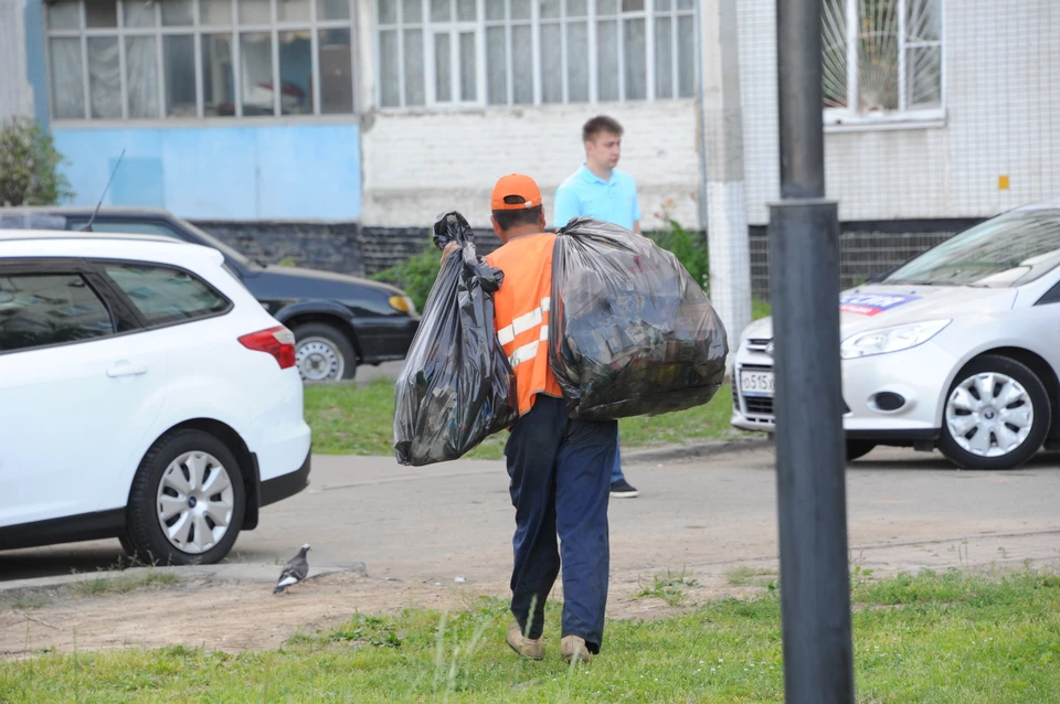 Дворники оказались самыми низкооплачиваемыми среди дефицитных специалистов на Южном Урале