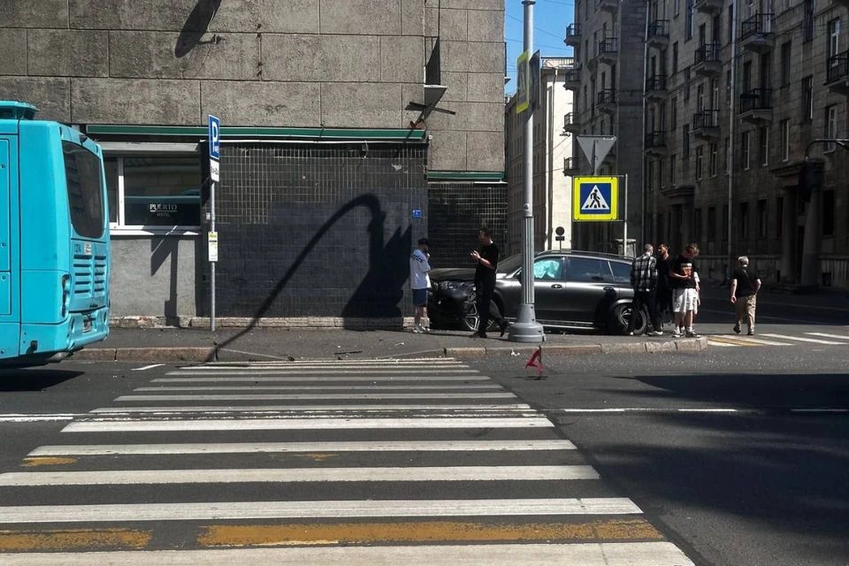 В салоне сработали подушки безопасности. Фото: vk.com/spb_today