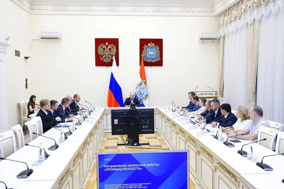 Губернатору представили аттестационный проект. Фото: Ивана Макеева