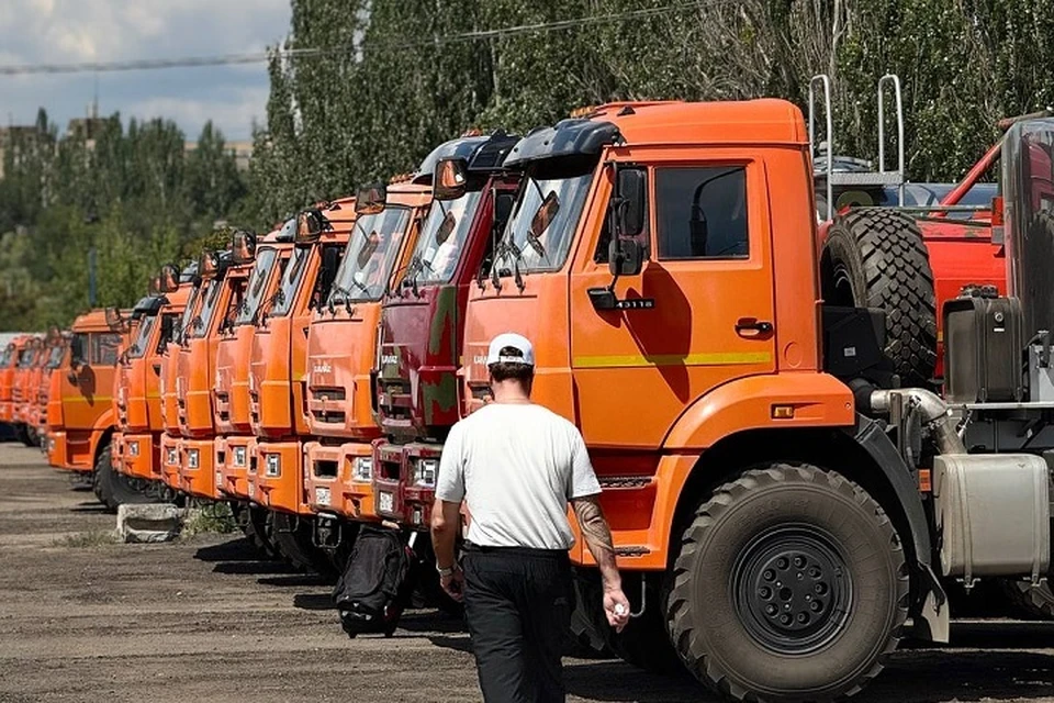 В Донецк доставили первую партию водовозов из Москвы