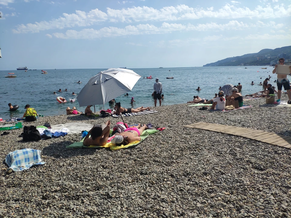 Жаркий день лучше провести на берегу моря