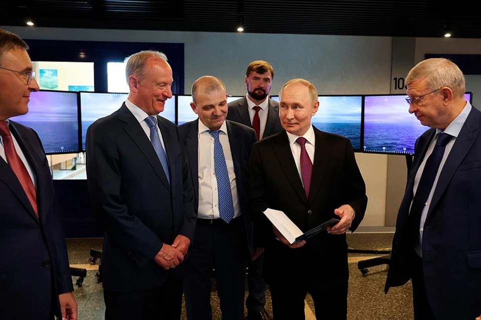 Путин посетил морской технический университет в Петербурге
