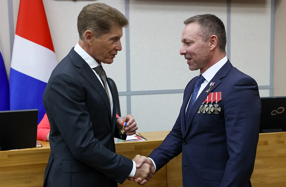 Артур Потапов – герой России, кавалер четырех орденов Мужества, участник программы «Время героев» и проходит стажировку в правительстве края.