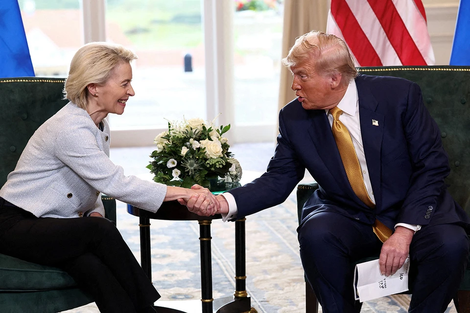 Дональд Трамп все-таки заключил торговую сделку с Евросоюзом в лице главы Еврокомиссии Урсулы фон дер Ляйен.