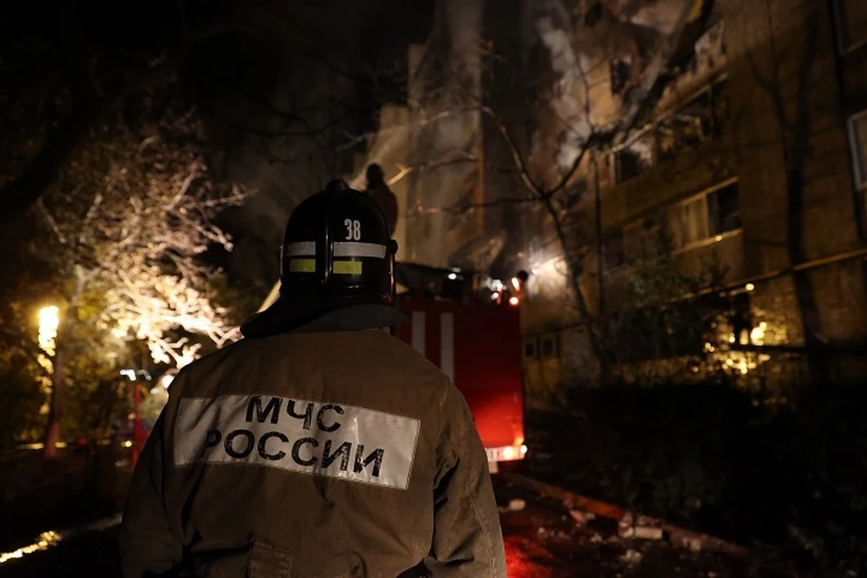 Пожар вспыхнул на балконе жилого дома ночью в Хабаровске