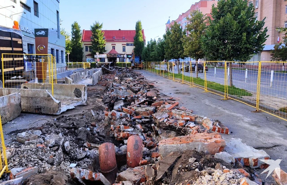 В Калуге на Плеханова идет ремонт подземных коммуникаций.