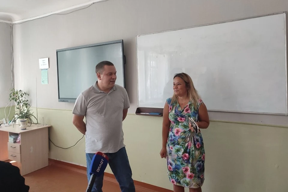 Глава Минобрнауки ДНР Олег Трофимов посетил гимназию №19 в Киевском районе Донецка. Фото: ТГ/Трофимов