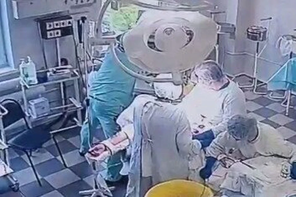 Врачи выстояли, пациент не пострадал. Фото: скриншот видео Виктории Сивак