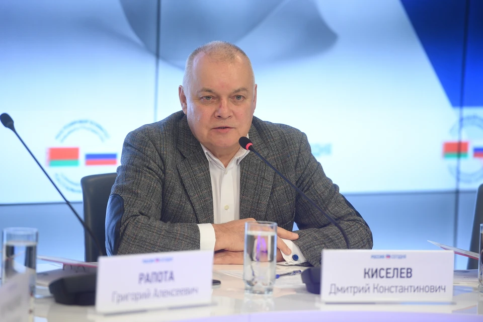 Киселев заявил, что российские журналисты были безосновательно арестованы в Баку