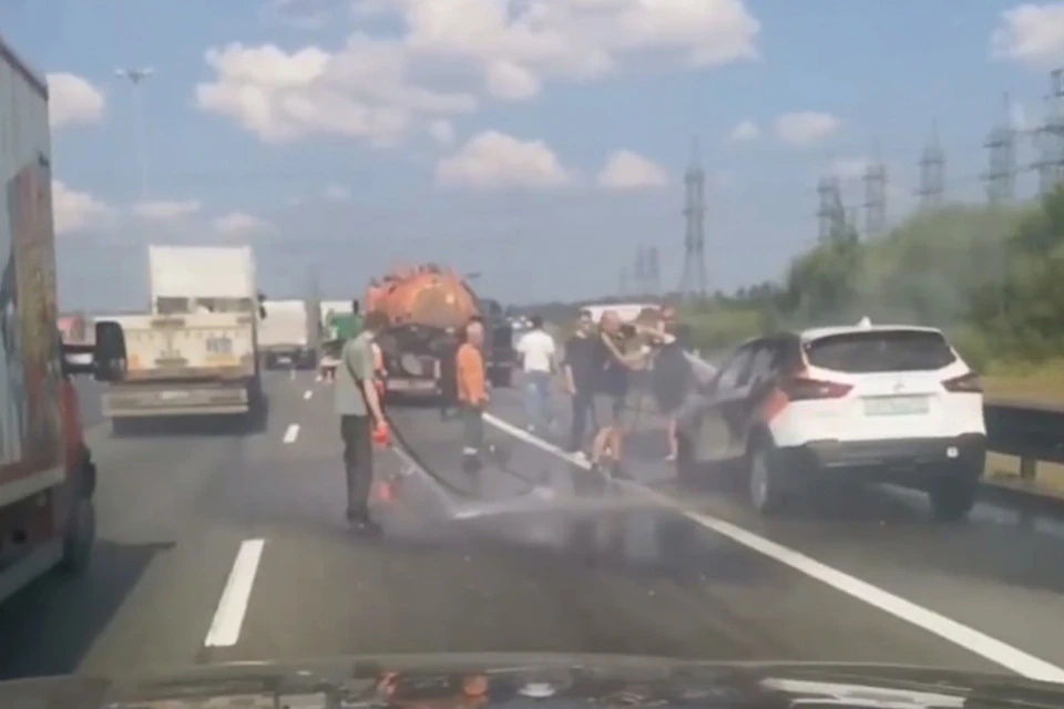 Сотрудник «Водоканала» помог предотвратить трагедию. Фото: «Дорожный инспектор»/Tg