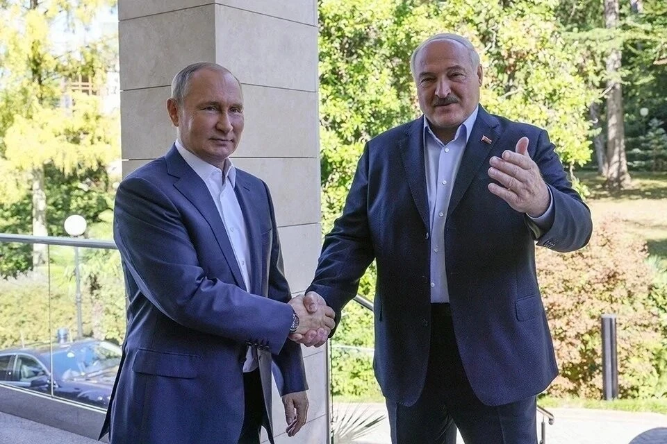 Лукашенко взял на встречу с Путиным на Валааме шпица Умку