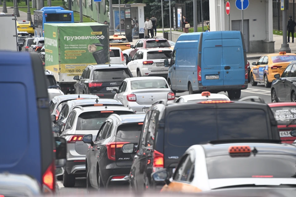 Проезда по Крымскому мосту ожидают более 2,5 тысячи автомобилей