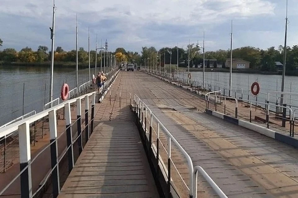 Сейчас на Зеленый остров можно попасть только в теплое время года по понтонному мосту.