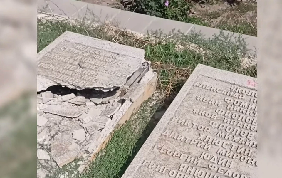 В год 80-летия Победы мемориал выглядит ужасно. Фото: кадр с видео местных жителей.
