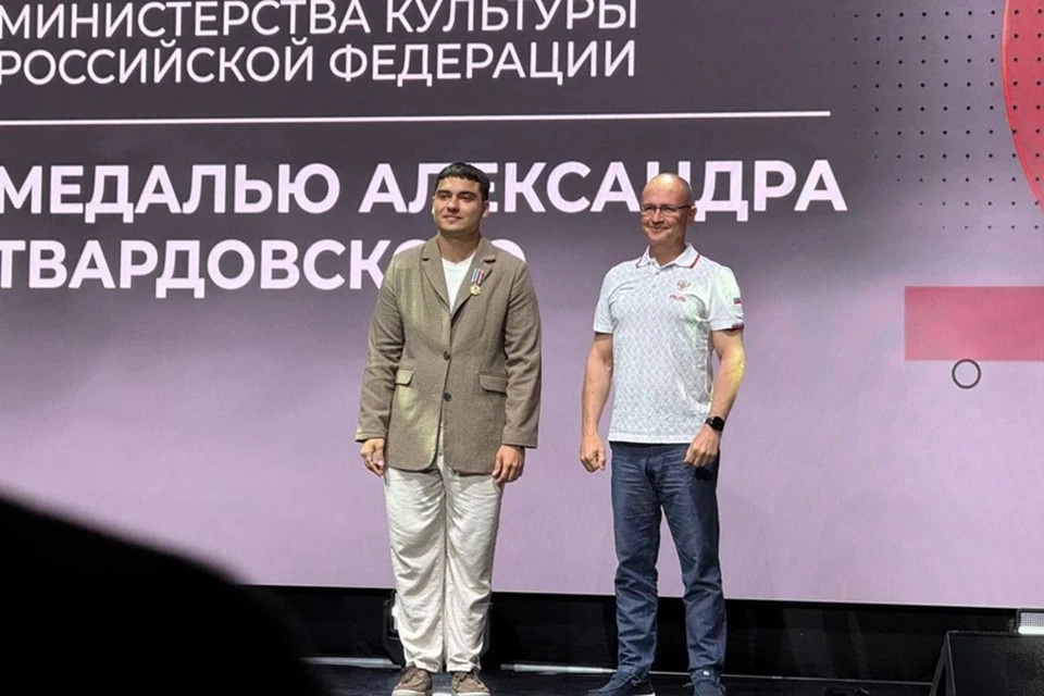 Режиссер из Горловки получил медаль Александра Твардовского на «Таврида Арт». Фото: ТГ/Приходько