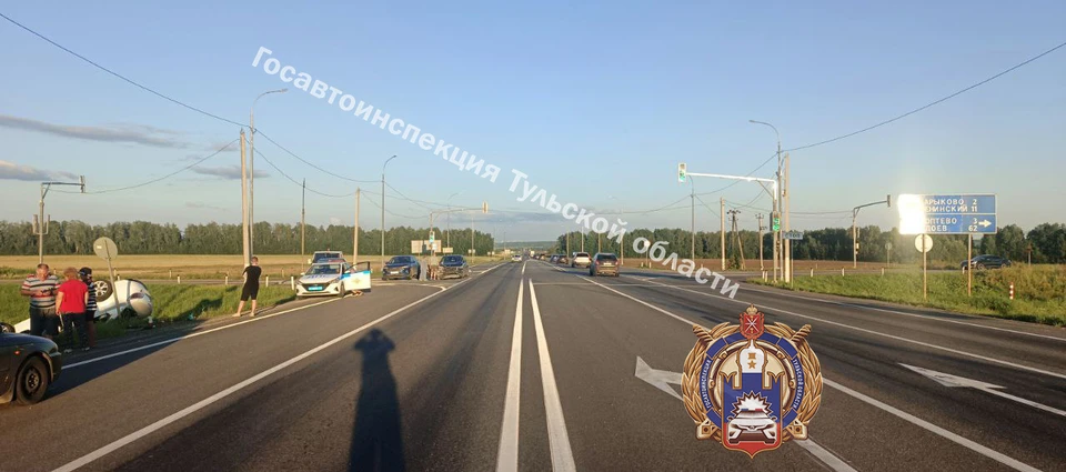 В Ленинском районе "БМВ" опрокинулся после столкновения с "Маздой".