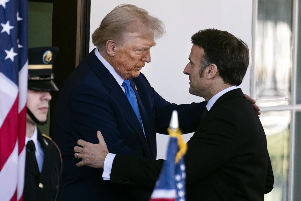 Макрон обещал Трампу помочь с прекращением украинского конфликта
