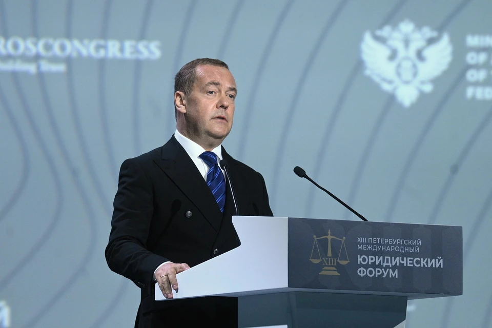 Медведев посоветовал ожидать новых шагов после заявления МИД РФ по РСМД