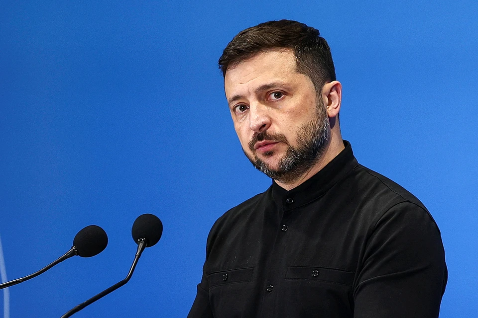 Зеленский по-прежнему лелеет идею, что не он Вашингтону вскоре начнет перечислять деньги, пусть и чужие, а Штаты будут покупать украинские дроны за живые деньги