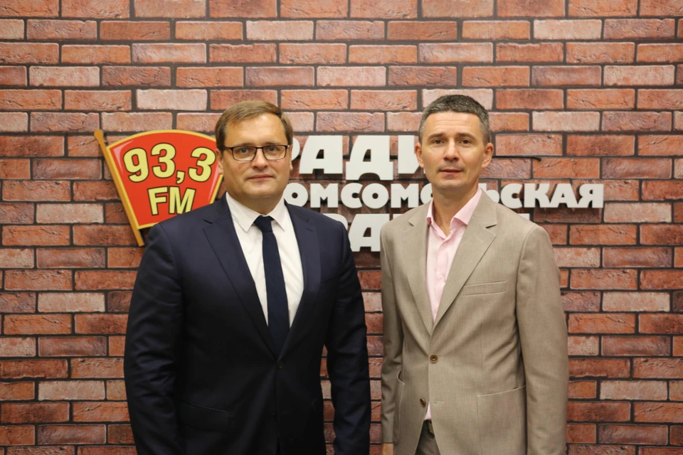 Заместитель председателя правительства - министр строительства Тульской области Игорь Казенный на радио «Комсомольская правда» в Туле