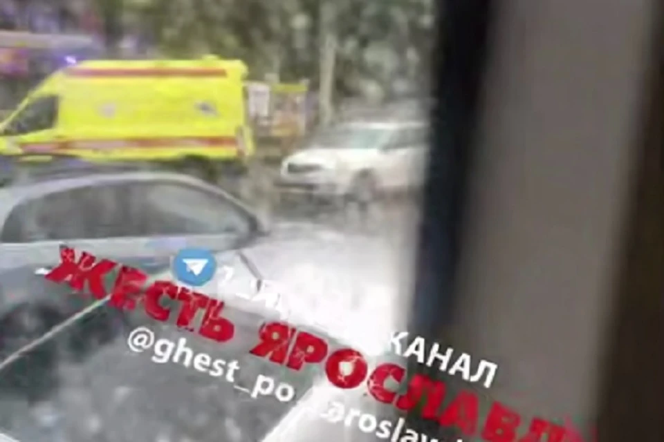 Девушку на самокате сбила машина. Фото: телеграм-канал Жесть Ярославль.