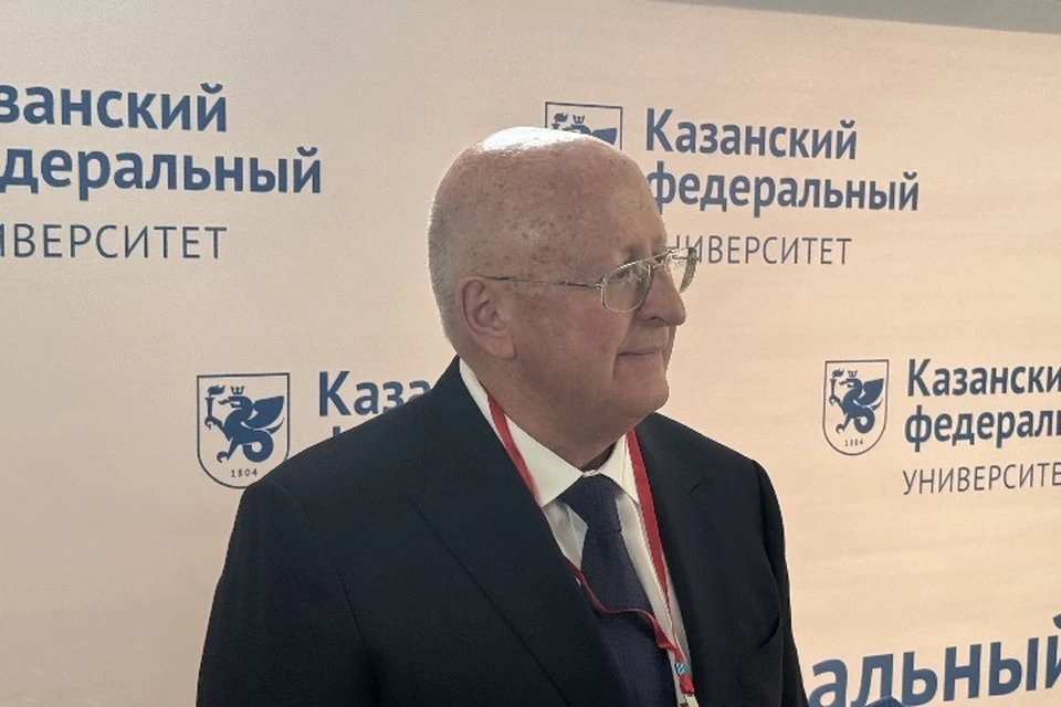 По словам директор Центра имени Гамалеи, первые онкобольные получат препарат в конце сентября - середине октября.