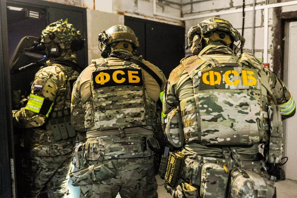ФСБ задержала в Москве девять иностранцев, вербовавших мигрантов в МТО