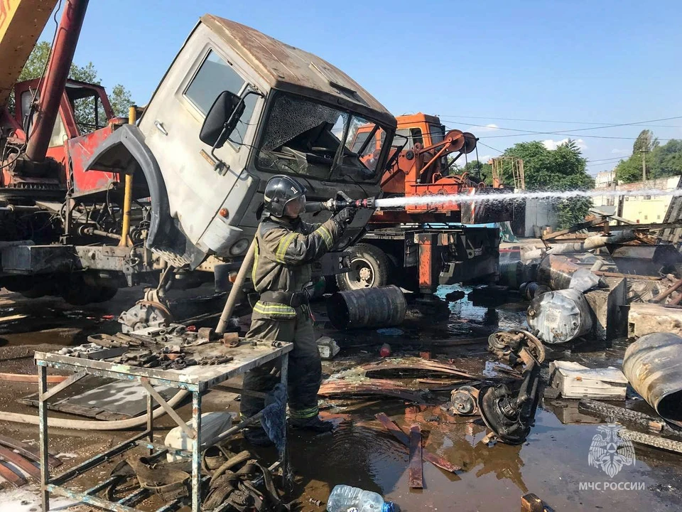 Пожар по улице Токарева полностью ликвидирован в 17:15. Фото: МЧС Севастополя/Tg