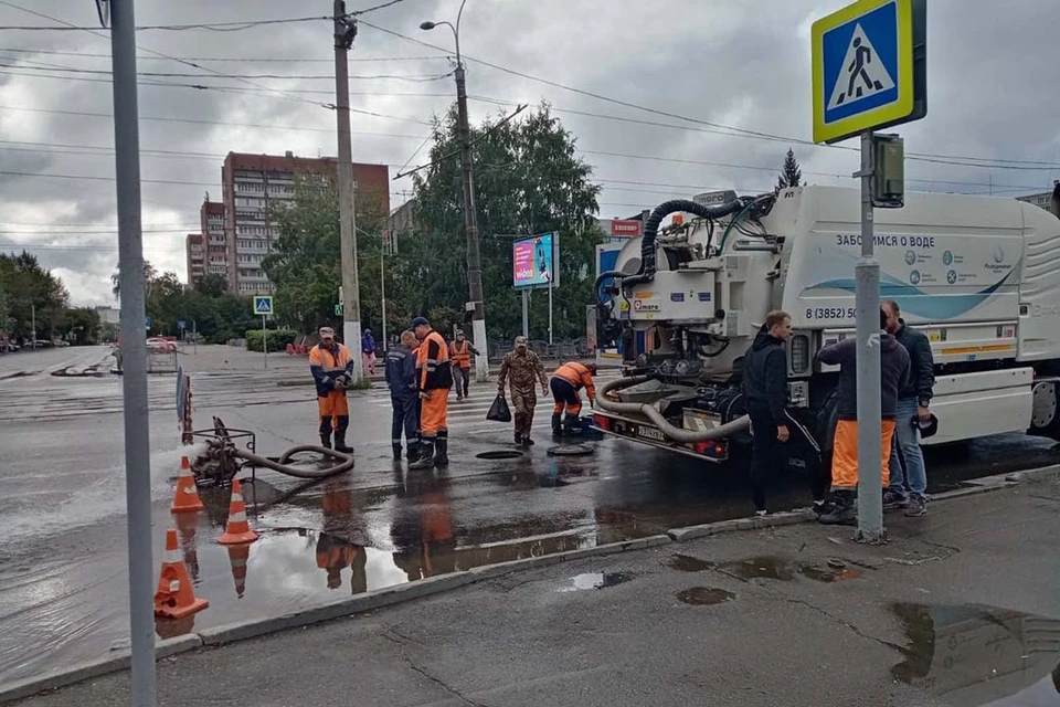 Движение по Строителей ограничено из-за коммунальной аварии